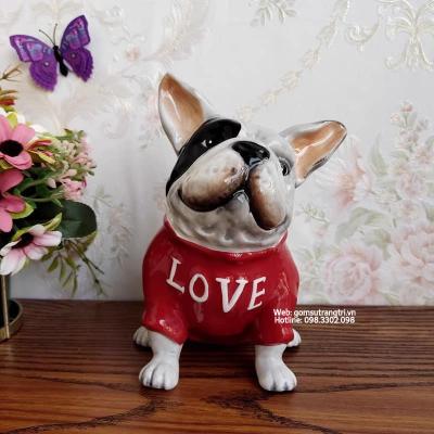 TƯỢNG CHÓ SỨ MẶC ÁO ĐỎ CHỮ LOVE